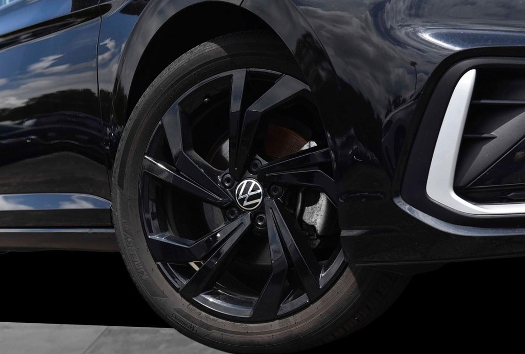 Volkswagen Jetta Vehicle Full-screen Gallery Image 3