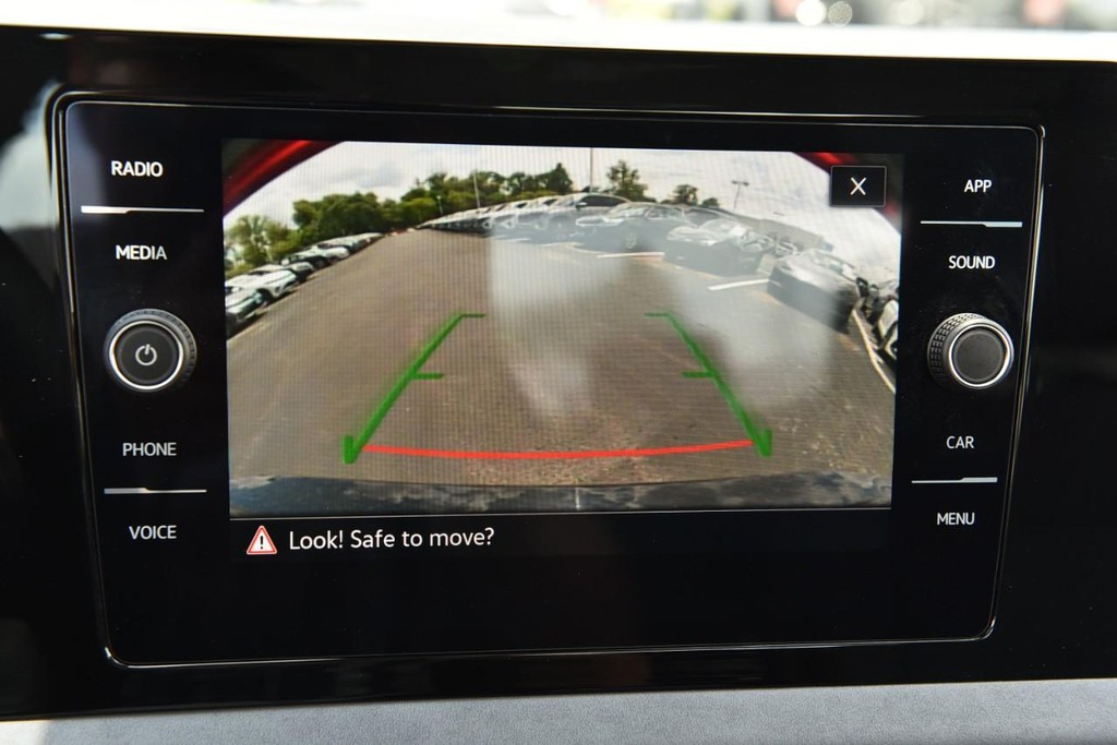 Volkswagen Jetta Vehicle Full-screen Gallery Image 13