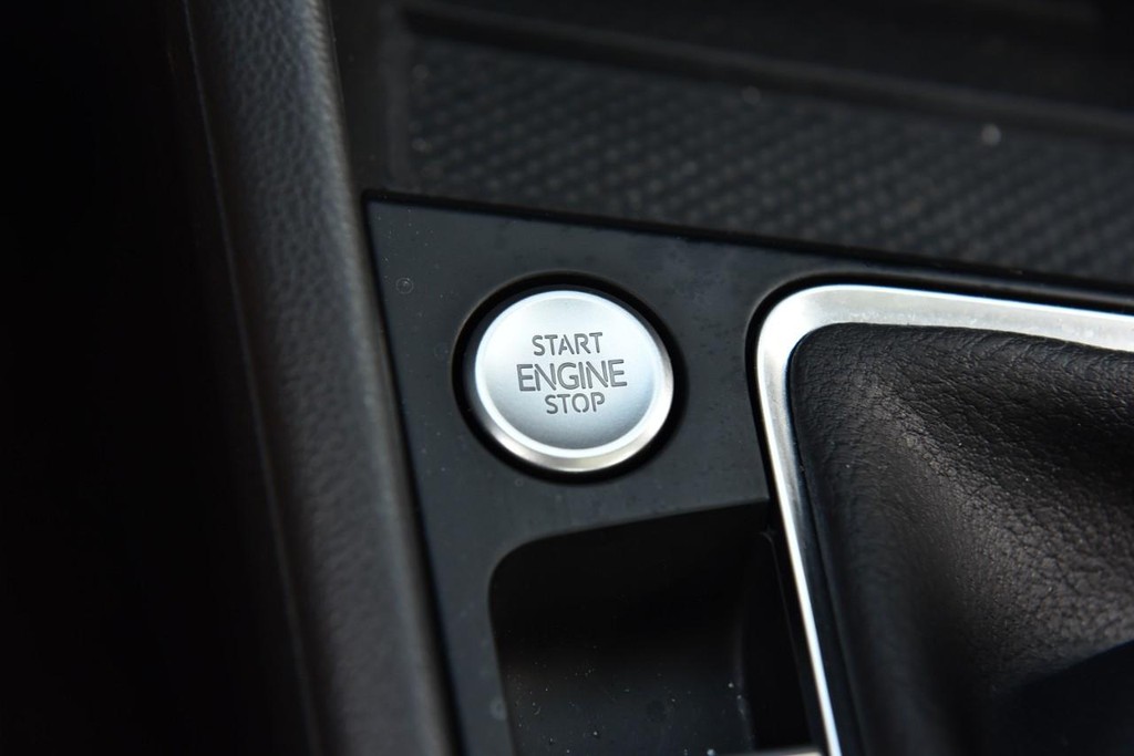 Volkswagen Jetta Vehicle Full-screen Gallery Image 17