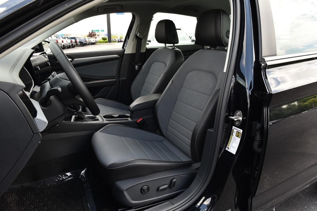 Volkswagen Jetta Vehicle Full-screen Gallery Image 20