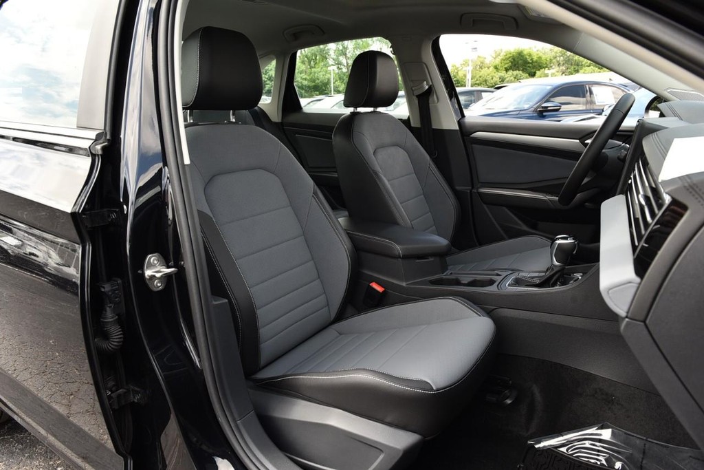 Volkswagen Jetta Vehicle Full-screen Gallery Image 21