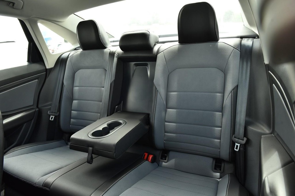 Volkswagen Jetta Vehicle Full-screen Gallery Image 23