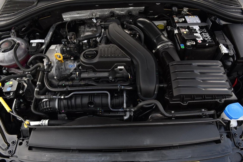 Volkswagen Jetta Vehicle Full-screen Gallery Image 25