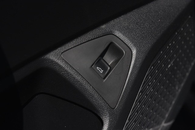Volkswagen Jetta Vehicle Image 09