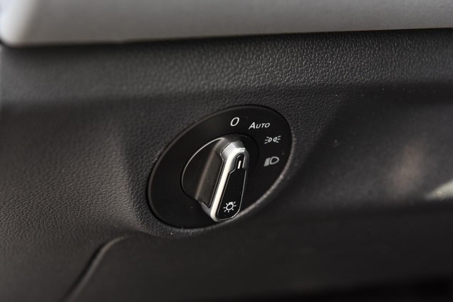 Volkswagen Jetta Vehicle Image 11