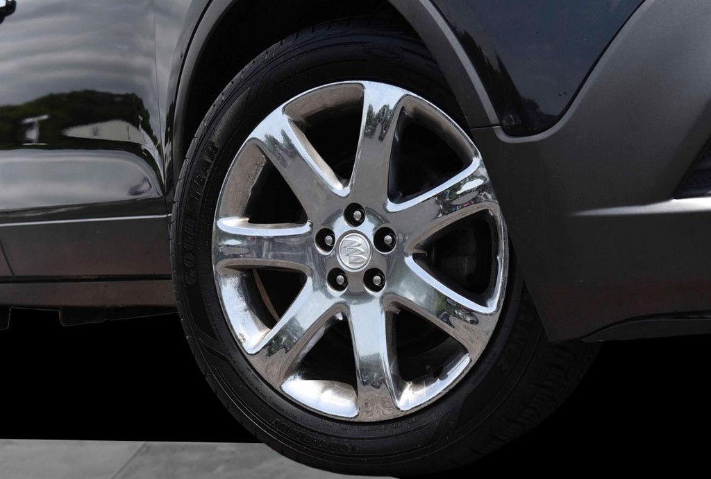 Buick Encore Vehicle Full-screen Gallery Image 3
