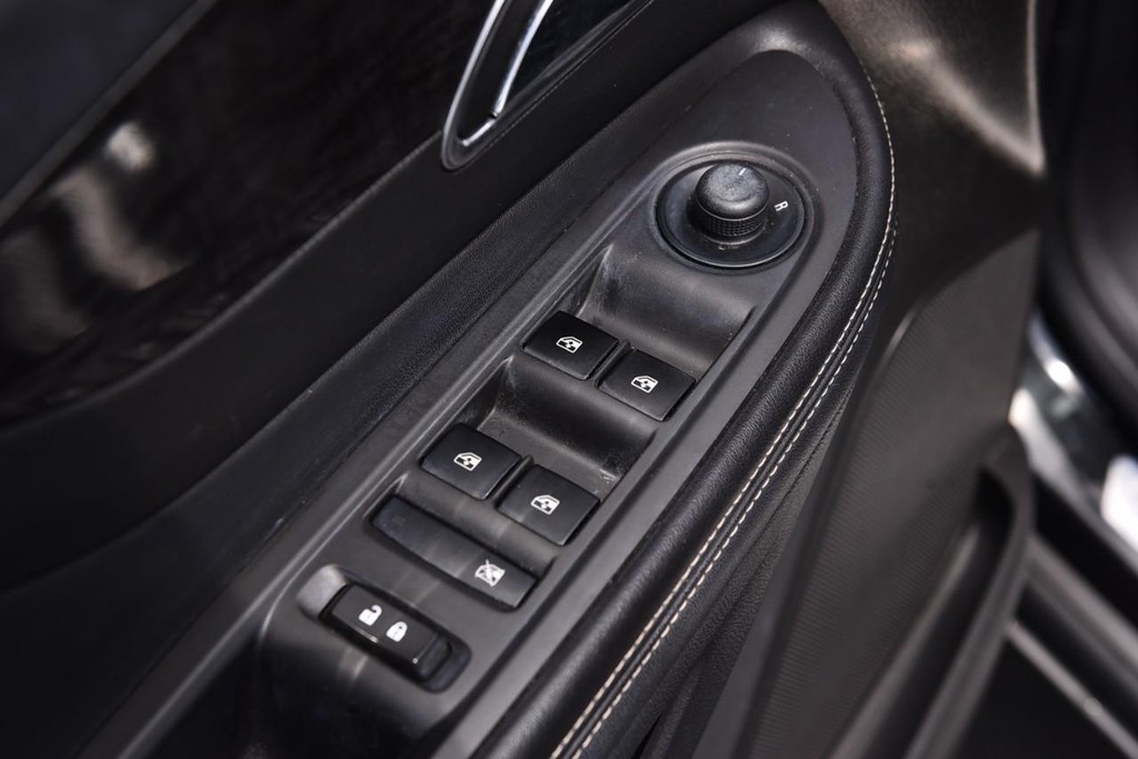 Buick Encore Vehicle Full-screen Gallery Image 8