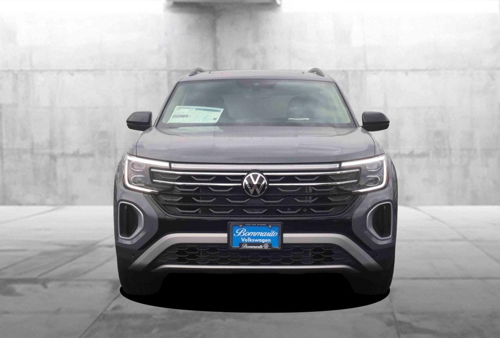 Volkswagen Atlas Vehicle Full-screen Gallery Image 4