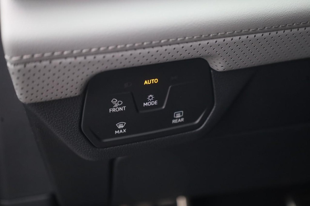 Volkswagen Atlas Vehicle Full-screen Gallery Image 12