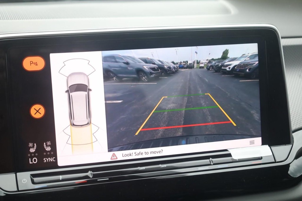 Volkswagen Atlas Vehicle Full-screen Gallery Image 15