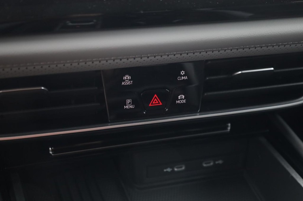 Volkswagen Atlas Vehicle Full-screen Gallery Image 16