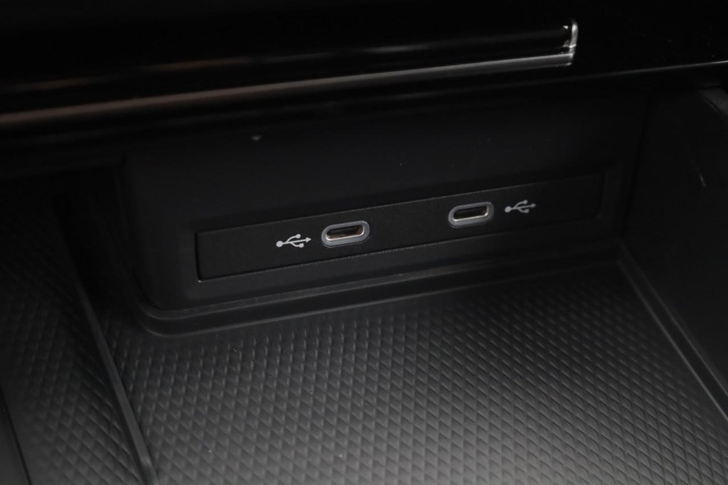 Volkswagen Atlas Vehicle Full-screen Gallery Image 17