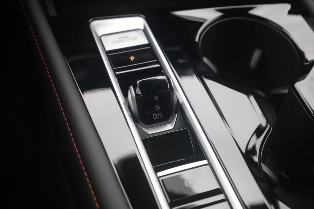 Volkswagen Atlas Vehicle Full-screen Gallery Image 18