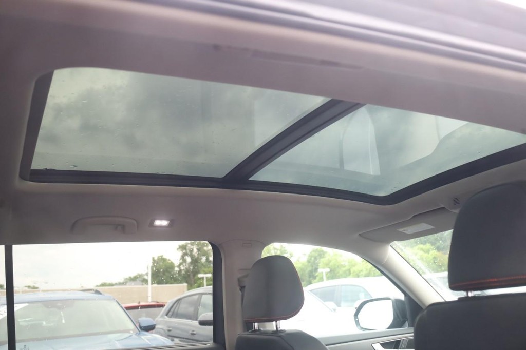 Volkswagen Atlas Vehicle Full-screen Gallery Image 23