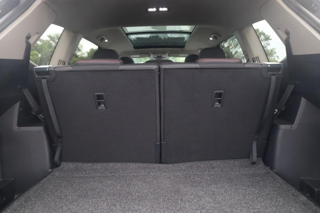 Volkswagen Atlas Vehicle Full-screen Gallery Image 24
