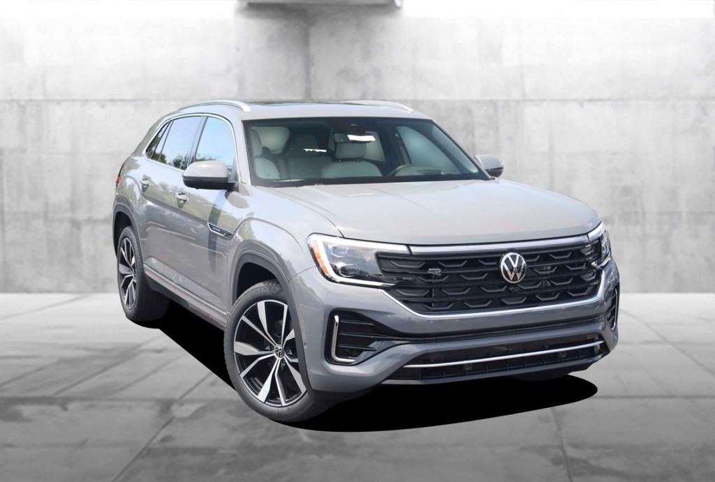 Volkswagen Atlas Cross Sport Vehicle Full-screen Gallery Image 2