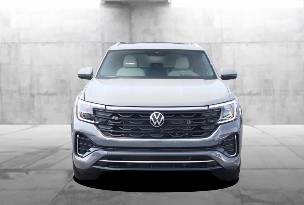 Volkswagen Atlas Cross Sport Vehicle Full-screen Gallery Image 4