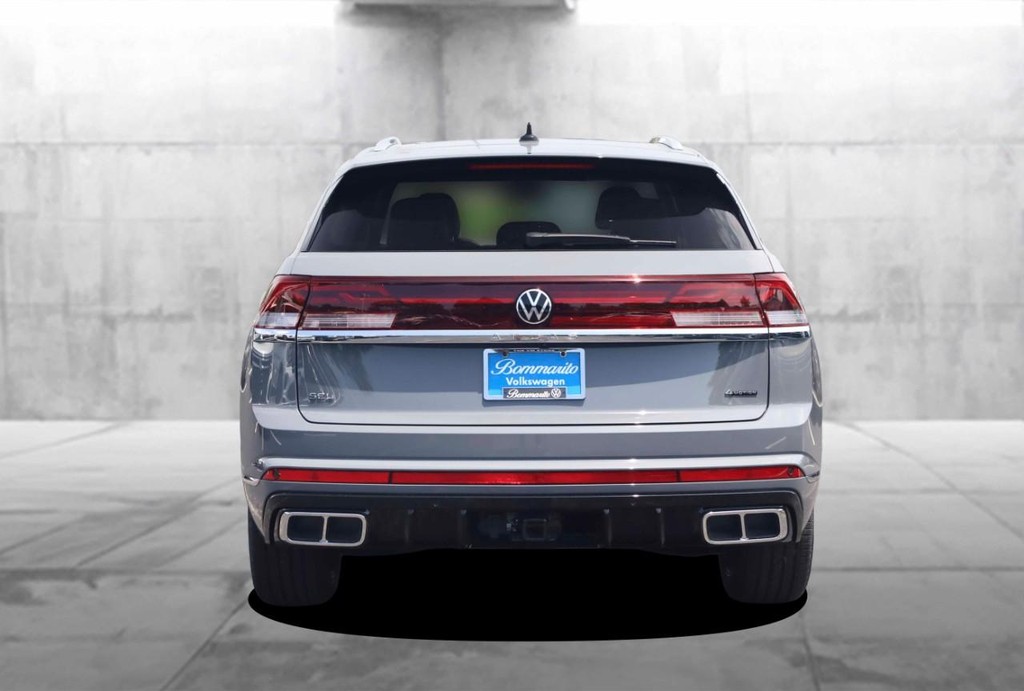 Volkswagen Atlas Cross Sport Vehicle Full-screen Gallery Image 6