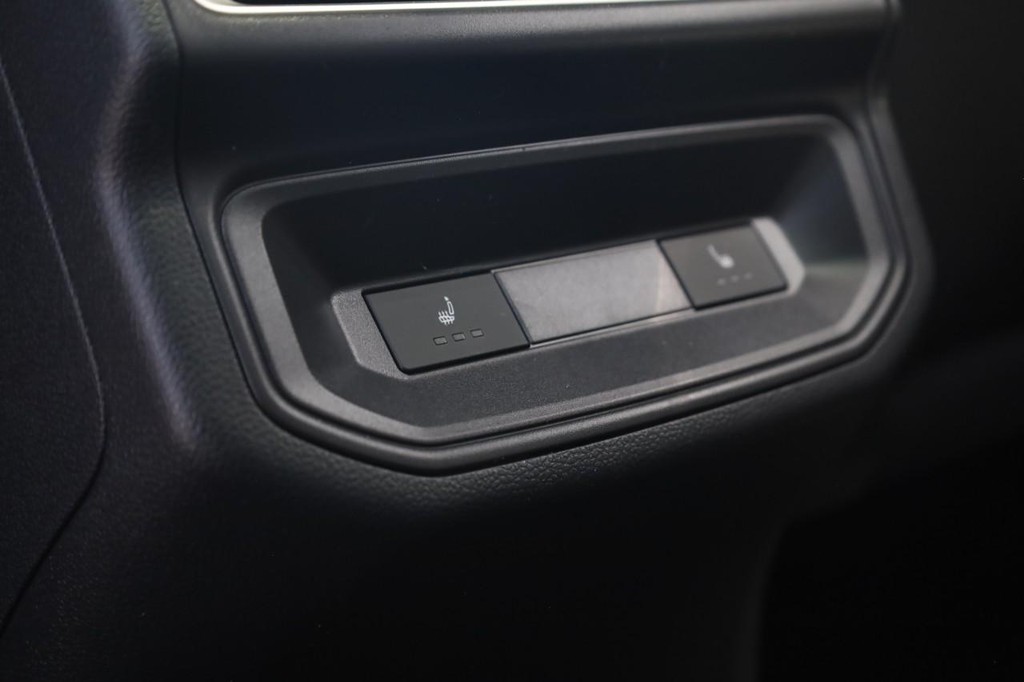 Volkswagen Atlas Cross Sport Vehicle Full-screen Gallery Image 21
