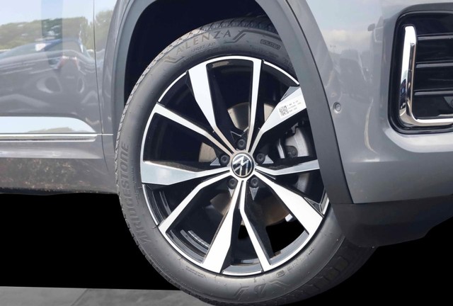 Volkswagen Atlas Cross Sport Vehicle Image 03
