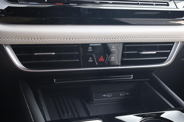 Volkswagen Atlas Cross Sport Vehicle Image 13