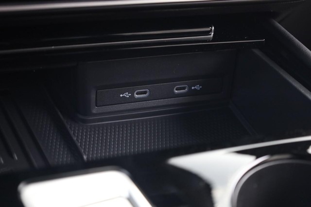 Volkswagen Atlas Cross Sport Vehicle Image 14