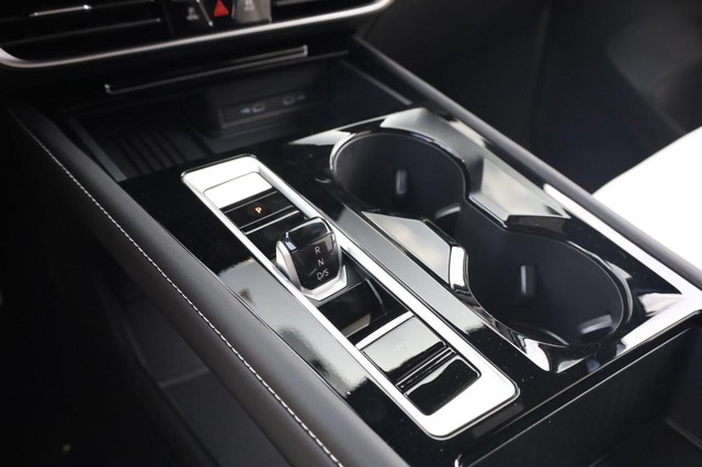 Volkswagen Atlas Cross Sport Vehicle Image 15