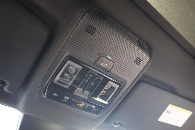 Volkswagen Atlas Cross Sport Vehicle Image 16