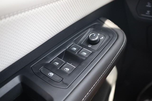 Volkswagen Atlas Cross Sport Vehicle Image 17