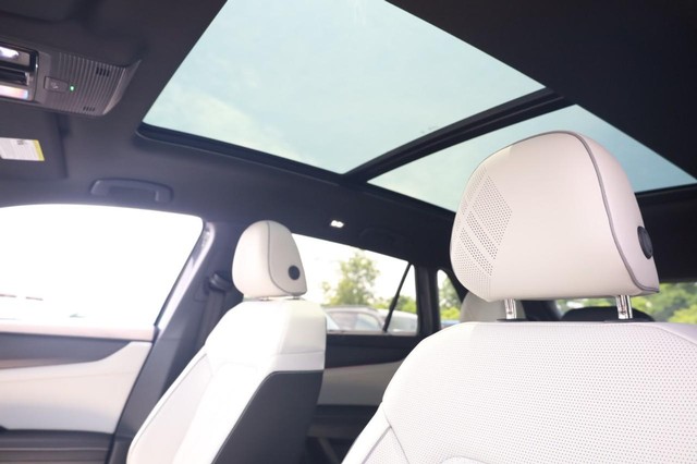 Volkswagen Atlas Cross Sport Vehicle Image 19