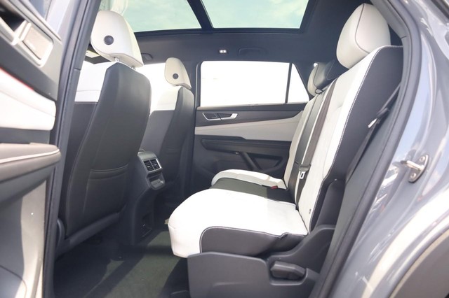 Volkswagen Atlas Cross Sport Vehicle Image 20