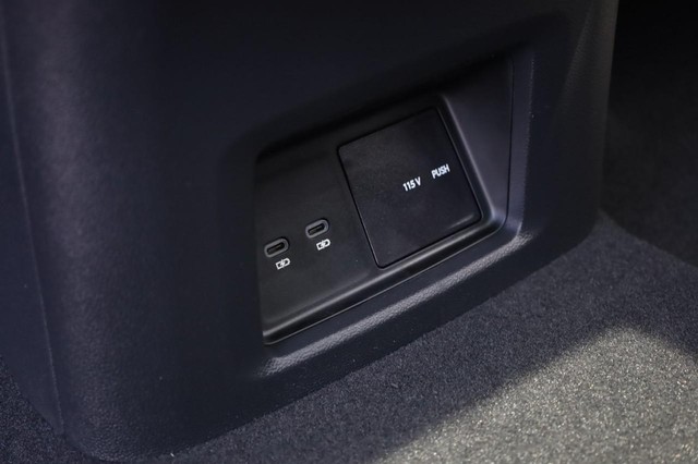 Volkswagen Atlas Cross Sport Vehicle Image 22