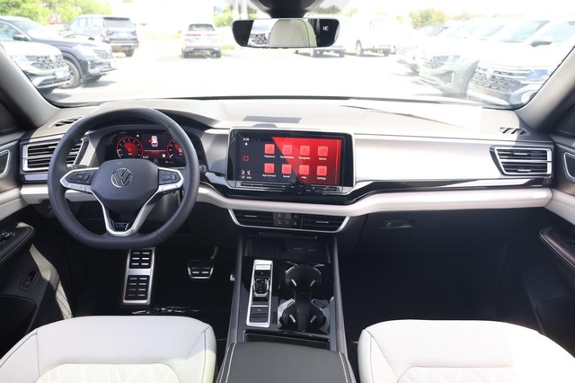 Volkswagen Atlas Cross Sport Vehicle Image 23