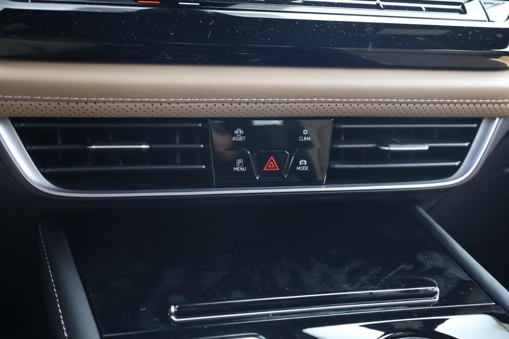 Volkswagen Atlas Cross Sport Vehicle Full-screen Gallery Image 13