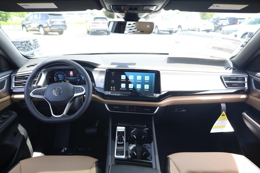 Volkswagen Atlas Cross Sport Vehicle Full-screen Gallery Image 22