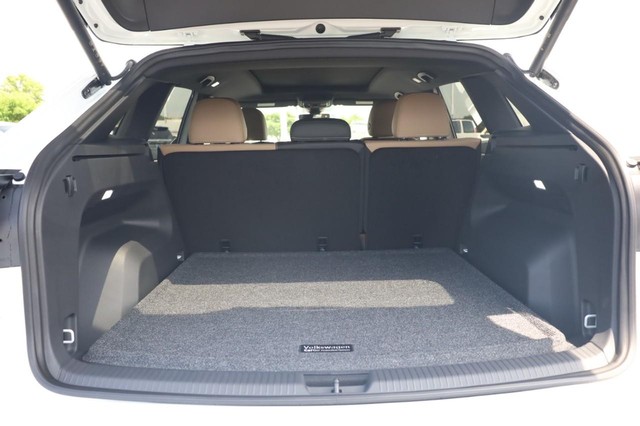 Volkswagen Atlas Cross Sport Vehicle Image 07