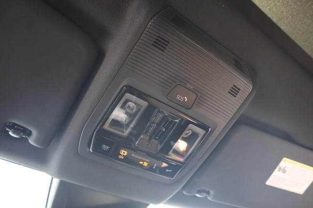 Volkswagen Atlas Cross Sport Vehicle Image 16