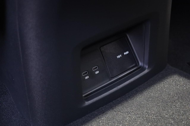 Volkswagen Atlas Cross Sport Vehicle Image 21