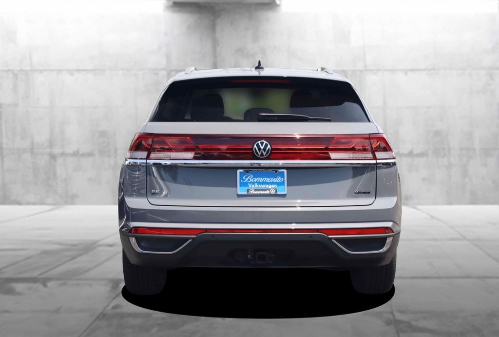 Volkswagen Atlas Cross Sport Vehicle Full-screen Gallery Image 6