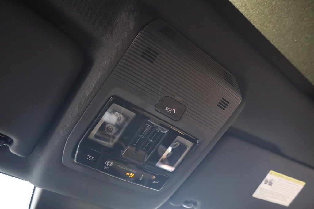 Volkswagen Atlas Cross Sport Vehicle Full-screen Gallery Image 15