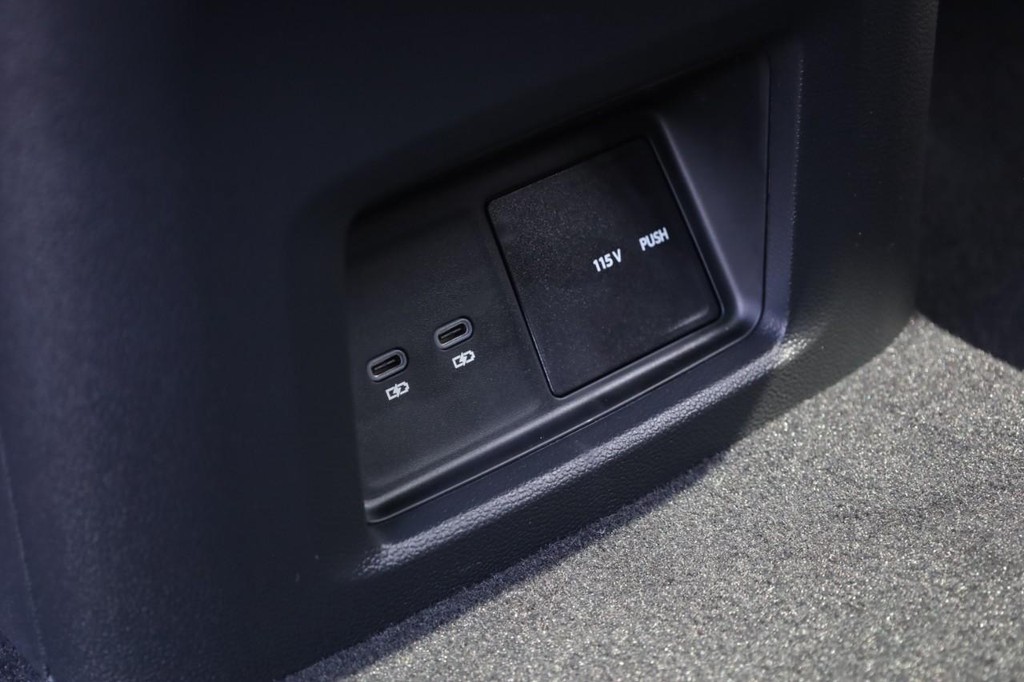 Volkswagen Atlas Cross Sport Vehicle Full-screen Gallery Image 20