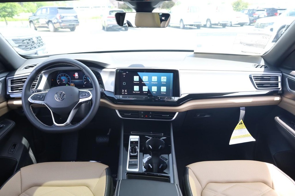 Volkswagen Atlas Cross Sport Vehicle Full-screen Gallery Image 21