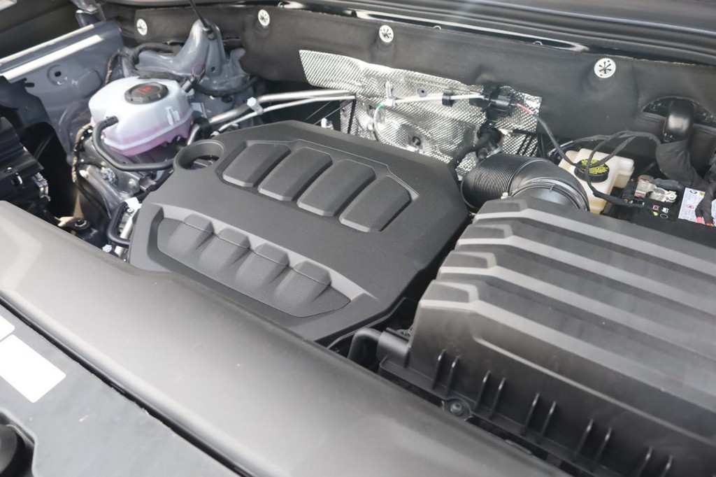 Volkswagen Atlas Cross Sport Vehicle Full-screen Gallery Image 24