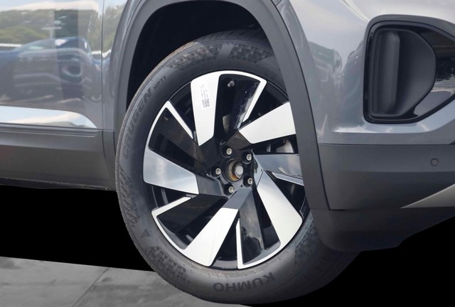 Volkswagen Atlas Cross Sport Vehicle Image 03