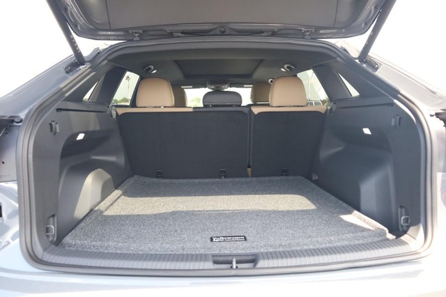 Volkswagen Atlas Cross Sport Vehicle Image 07