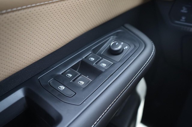Volkswagen Atlas Cross Sport Vehicle Image 16