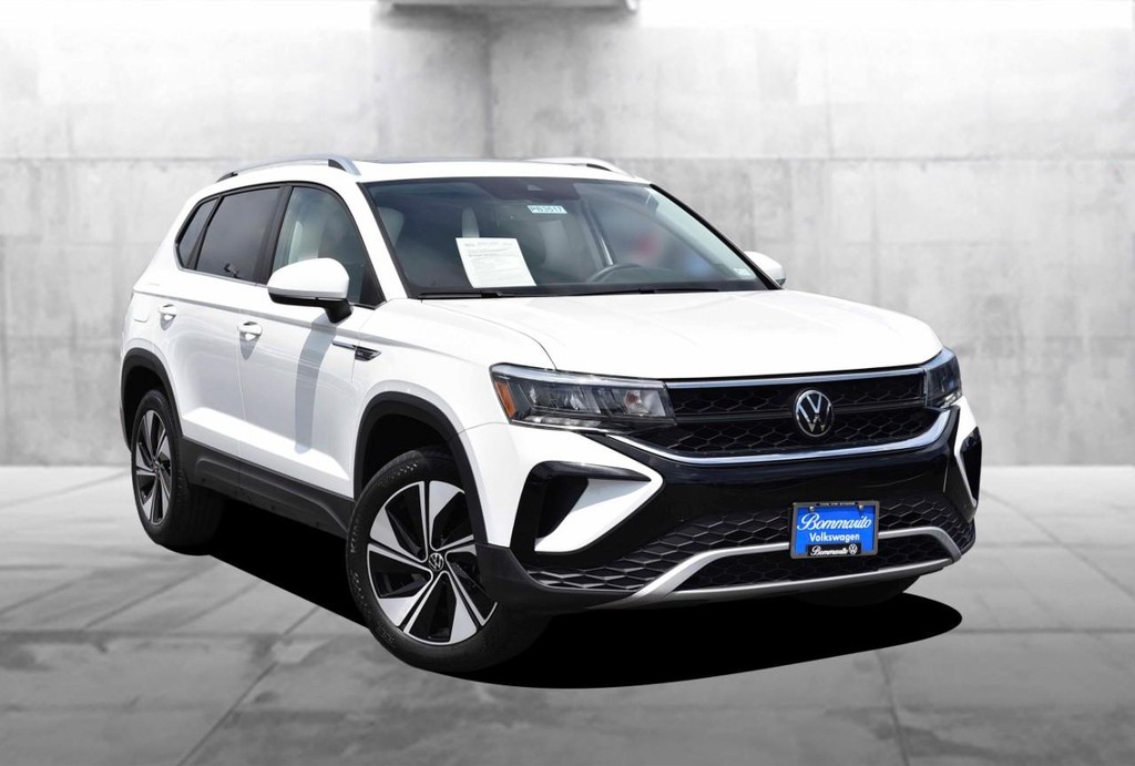 Volkswagen Taos Vehicle Full-screen Gallery Image 2