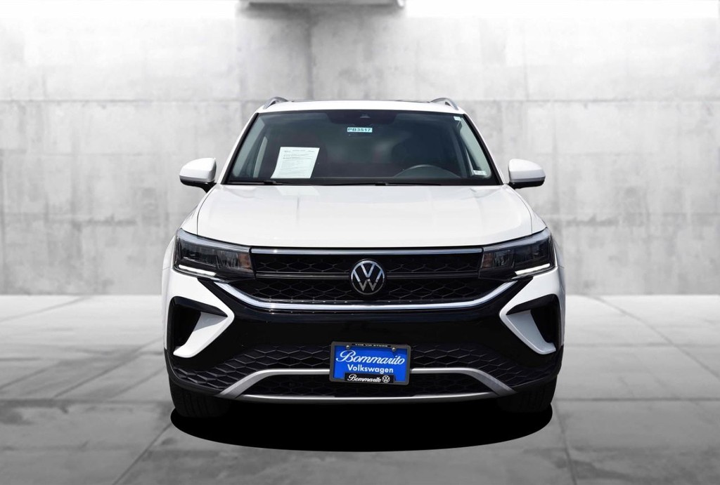 Volkswagen Taos Vehicle Full-screen Gallery Image 4