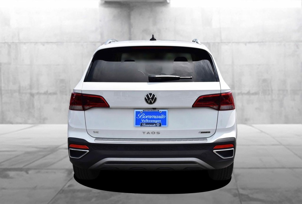 Volkswagen Taos Vehicle Full-screen Gallery Image 6