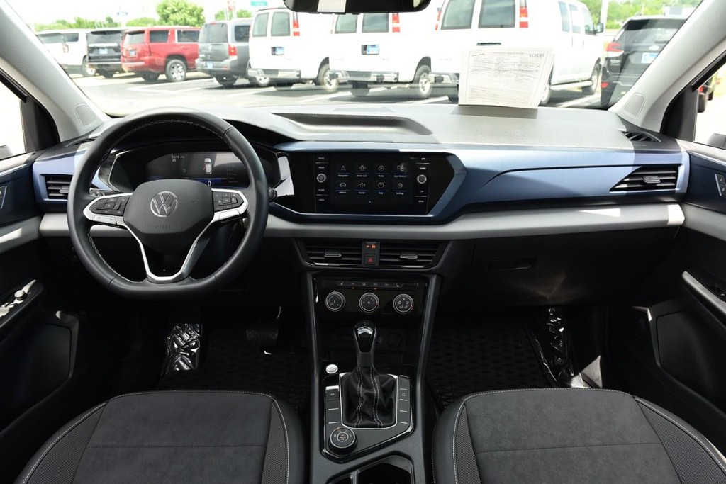 Volkswagen Taos Vehicle Full-screen Gallery Image 7